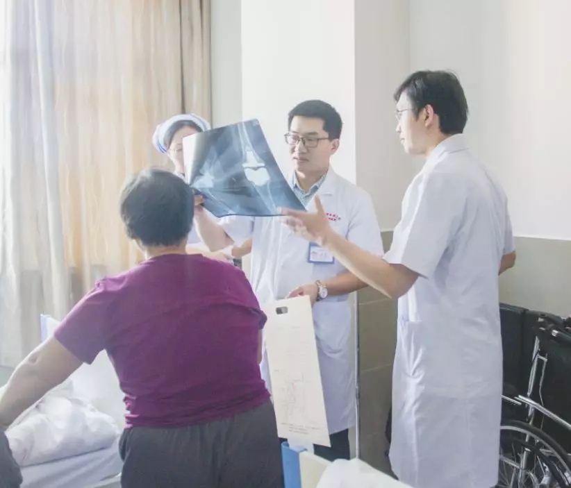 【学术交流】南方医院同仁莅临我院骨科中心进行无痛病房建设交流