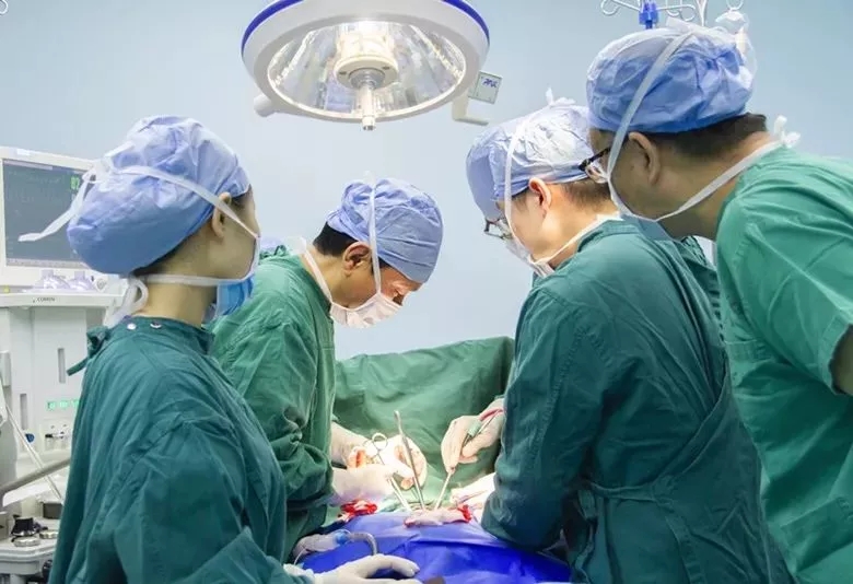 反复辗转求医，金沙洲医院胸外科妙手治愈顽疾！